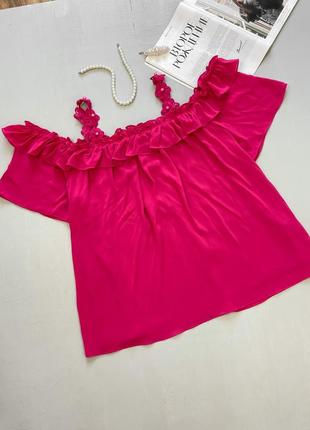 Шифонова рожева блуза зі спущеними плечиками1 фото