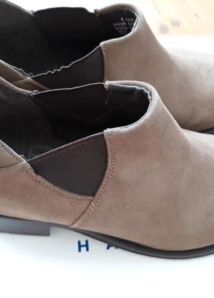 Стильні шкіряні черевики.