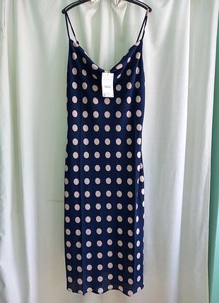 Сукня в білизняному стилі