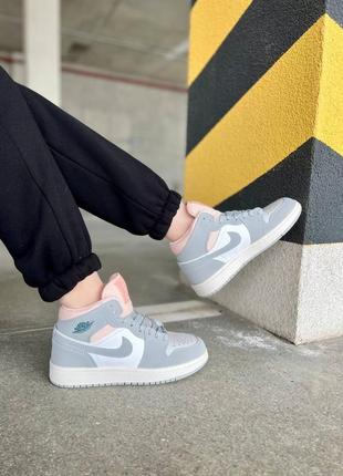 Жіночі кросівки nike air jordan 1 mid grey pink 36-39-41