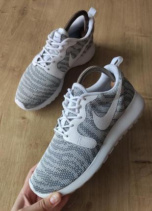 Стильные фирменные женские кроссовки nike . размер 36,5.