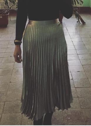 Сірібряна спідниця