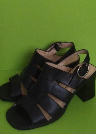 Чёрные босоножки на устойчивом каблуке shoe connection , 4/372 фото
