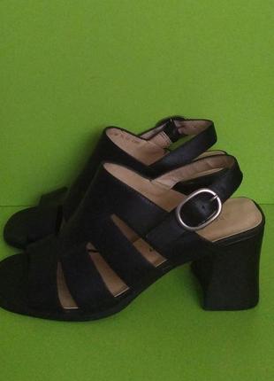Чёрные босоножки на устойчивом каблуке shoe connection , 4/373 фото