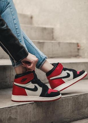 Жіночі кросівки nike air jordan 1 retro high black red white /жіночі кросівки найк аїр джордан1 фото