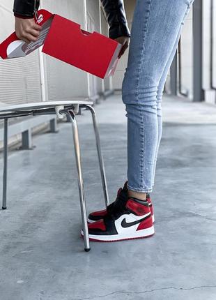 Жіночі кросівки nike air jordan 1 retro high red black white /женские кроссовки найк аир джордан4 фото