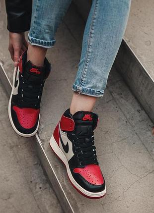 Жіночі кросівки nike air jordan 1 retro high red black white /женские кроссовки найк аир джордан5 фото