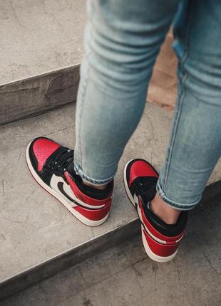 Жіночі кросівки nike air jordan 1 retro high black red white /жіночі кросівки найк аїр джордан2 фото