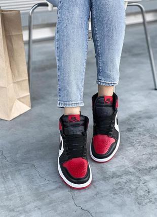 Жіночі кросівки nike air jordan 1 retro high black red white /жіночі кросівки найк аїр джордан3 фото