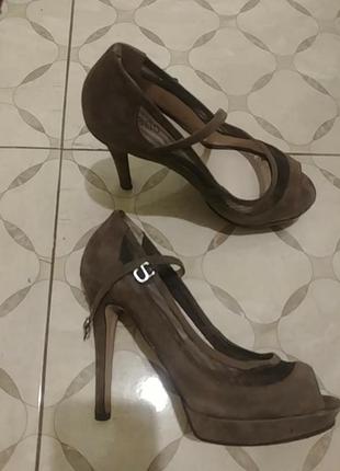 Красиві туфлі натуральний замш