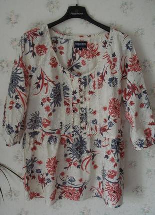 Очень красивая блуза в состоянии новой.