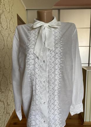 Вінтажна легенька батистова блузка рубашка з вишивкою1 фото