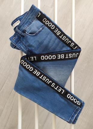 Джинси з лампасами stradivarius