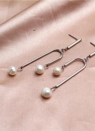 Оригінальні асиметричні сережки з перлами megret