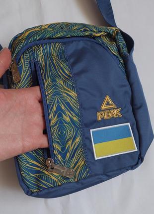 Ексклюзивну сумку-месенджер на плечі,з олімпійської колекції peak.