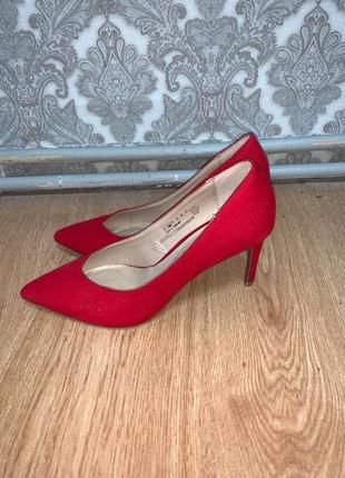 Туфлі замшеві на каблуку