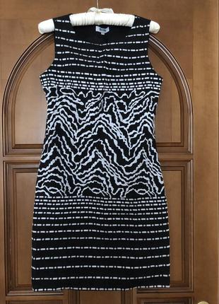 Чорно-білі сукні з вишивкою moschino1 фото