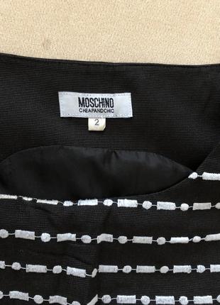 Монохромное платье с вышивкой moschino3 фото