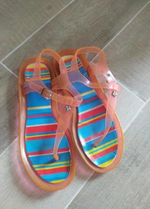 Босоніжки жіночі