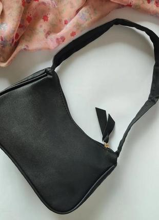 Черная сумочка багет