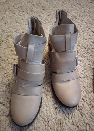 Оболденные літні туфлі, босоніжки італія р 35/36/37 в 1"500гр👍❤️