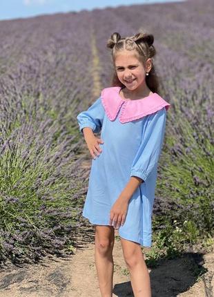 Лляна блакитна сукня з рожевим комірцем для дівчаток