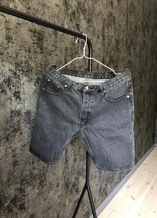 Завужені джинсові шорти cheap monday