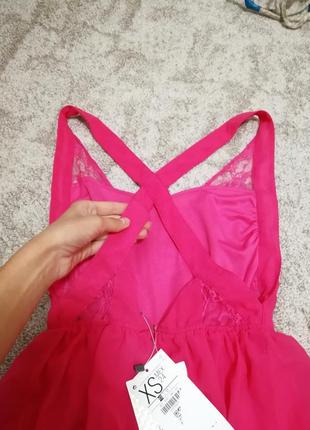 Очень красивое платье с открытой спинкой