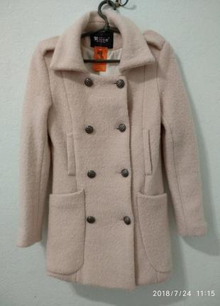 Коротке пальто колір пудра s