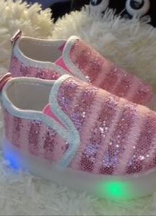 Світяться легкі макасины для малятка