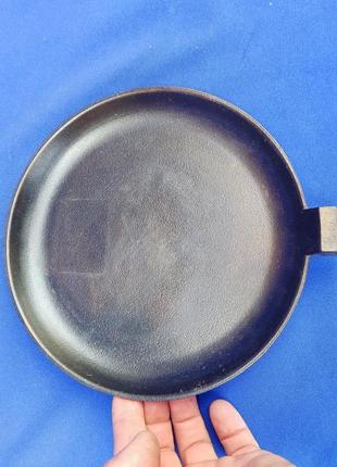 Чавунна сковорода №14 сковорода чавун діаметр 22,5 см висота 2,0 см товарbiol біол біол3 фото