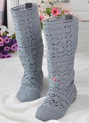 Сірі в'язані чобітки