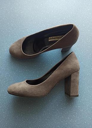 Майже нові туфлі