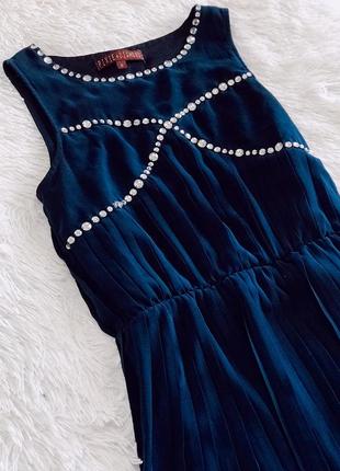 Нежное синее плиссированное платье обшитое камнями pixie&diamond
