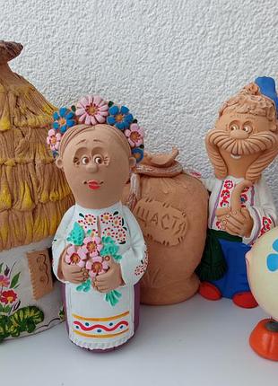 Набір глиняних виробів щастя. козак, українська господиня, хата, корівка...