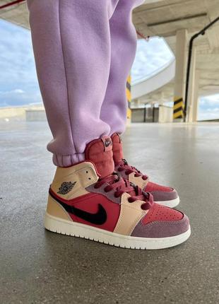 Женские кроссовки nike air jordan 1 mid beige red 37-38-39-41