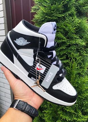 Женские кроссовки nike air jordan кожаные черно-белые