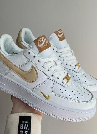 Женские кожаные кроссовки nike air force 1 mini swoosh beige#найк