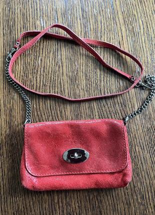 Акцентна червона сумка кросбоді