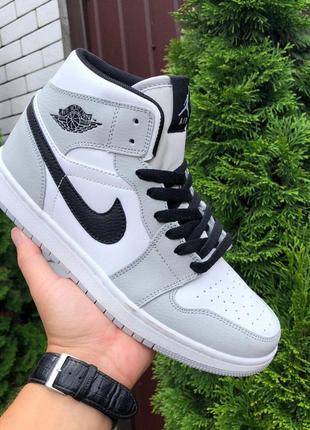 Женские кроссовки nike air jordan кожаные серые белые черные