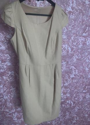 Бежева сукня
