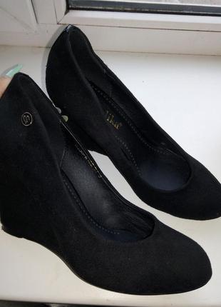 Туфлі замшеві на платформі