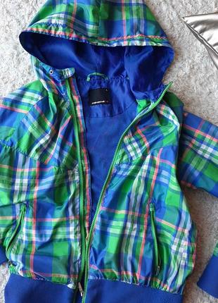 Ветровка с капюшоном в клетку