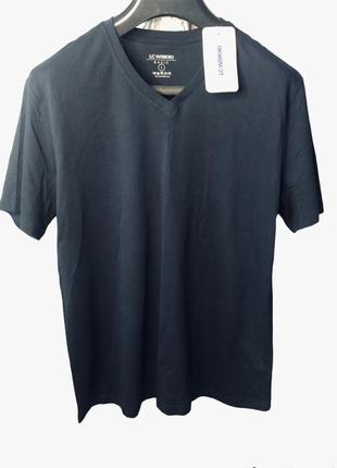 Темно синя футболка v виріз