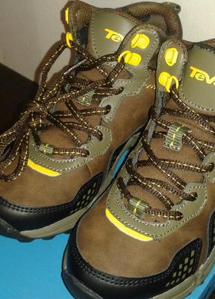 Дитячі демісезонні черевики teva escape mid boys hiker