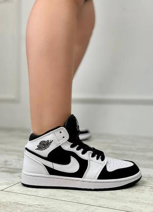 Жіночі кросівки nike air jordan 1 mid black white 37-38-39-40-417 фото