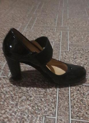 Красиві лакові туфельки на осінь