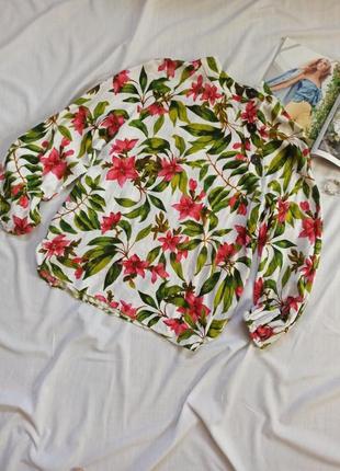 Блузка в тропический принт с высоким воротником3 фото