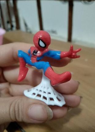 Фігурка з кіндер 2022 людина павук спайдермен3 фото