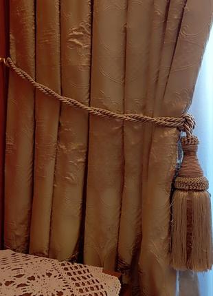 Підхвати, китиці, кутаси